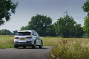 Audi Q7 55 TFSI e Quattro S-Line 2020 года  (UK)